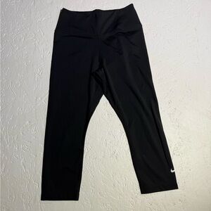 Nike Women's Black Cropped/ Capri Leggings with White Swoosh Size S Gym Fitness